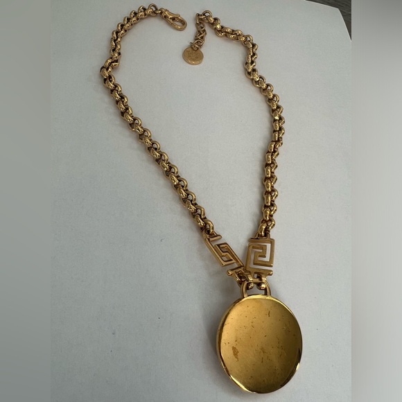 VERSACE CRYSTAL LA MEDUSA GRECA NECKLACE - Picture 8 of 9